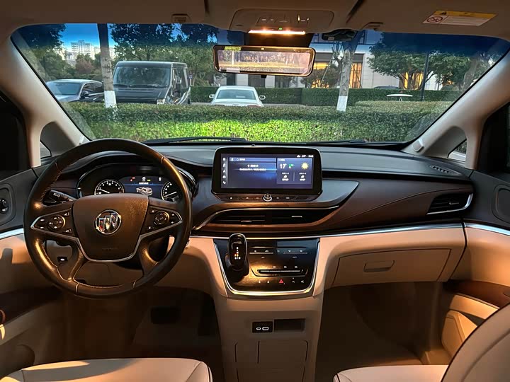 Фото 15 - Buick GL8 ES