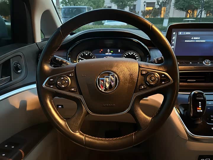 Фото 9 - Buick GL8 ES