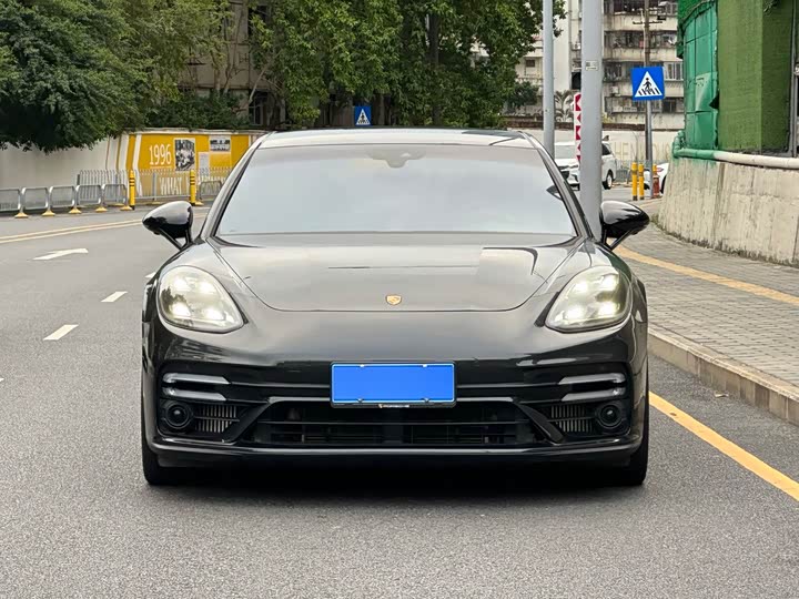 Фото 2 - Porsche Panamera