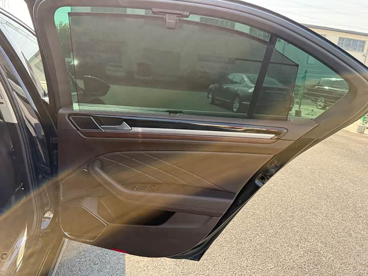 Фото 23 - Volkswagen Phideon