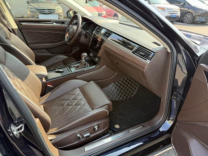 Фото 33 - Volkswagen Phideon