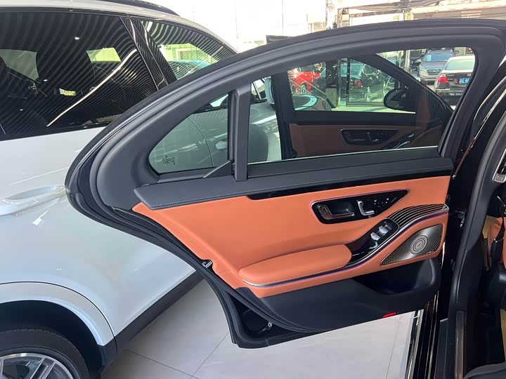 Фото 10 - Mercedes-Benz S-Class