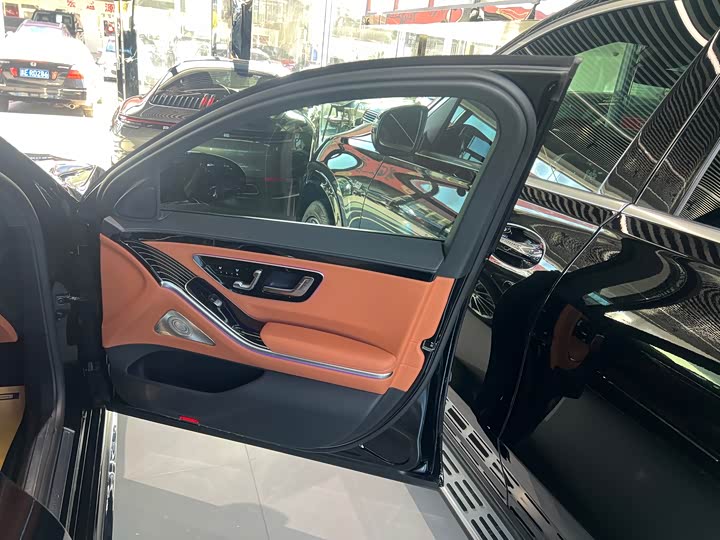 Фото 13 - Mercedes-Benz S-Class