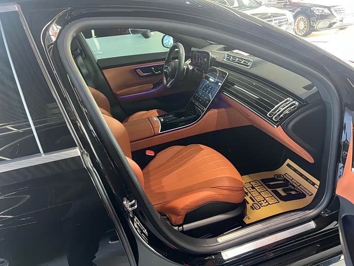 Фото 14 - Mercedes-Benz S-Class