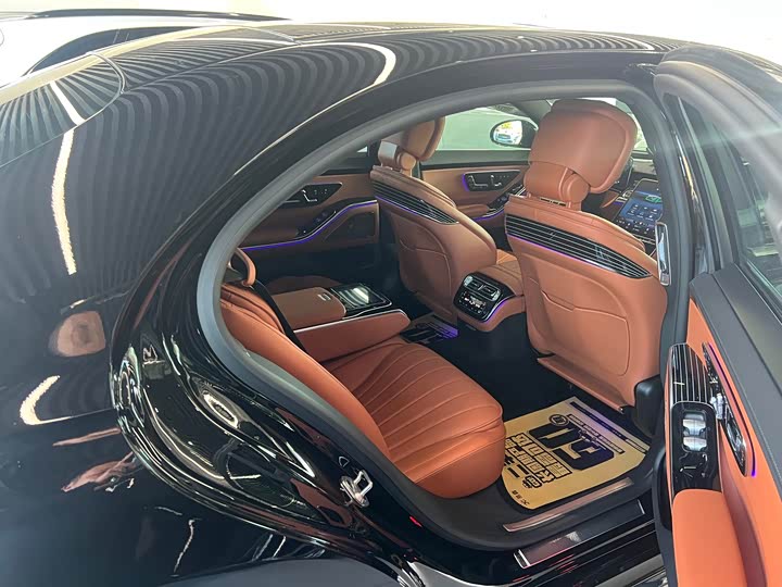 Фото 16 - Mercedes-Benz S-Class