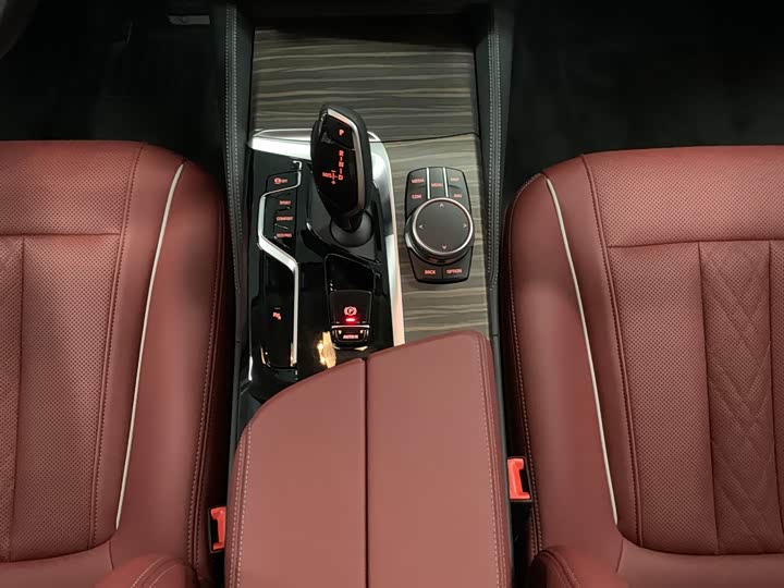 Фото 13 - BMW 5 Series