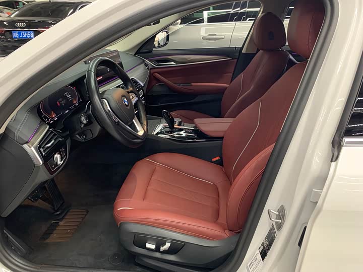 Фото 17 - BMW 5 Series