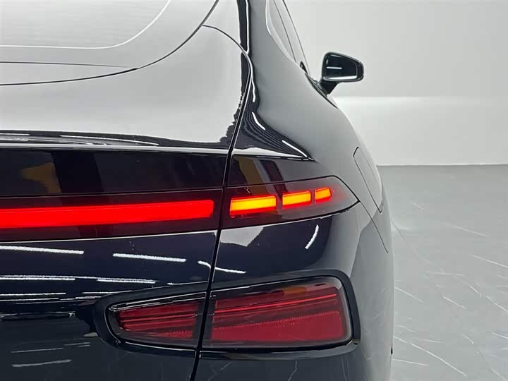 Фото 10 - XPeng P7