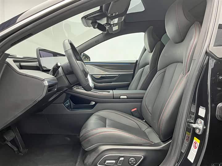 Фото 17 - XPeng P7