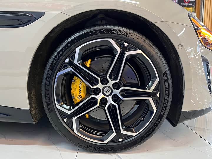 Фото 7 - Xiaomi SU7