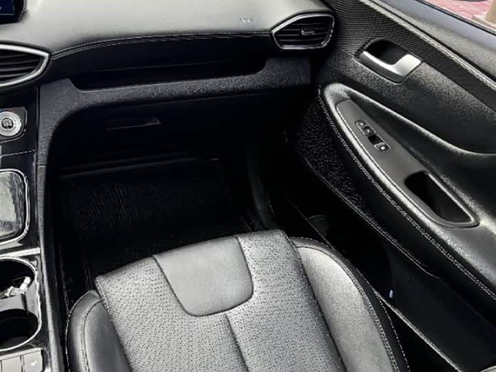 Фото 12 - Hyundai Santa Fe