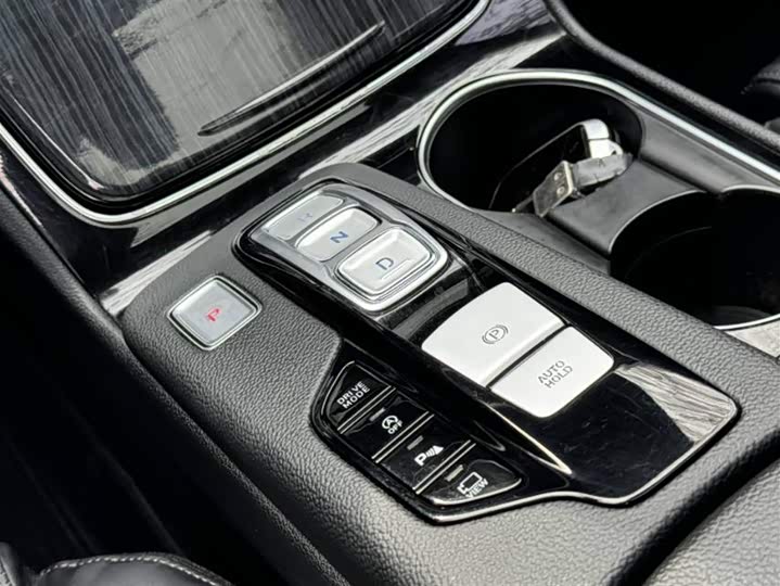 Фото 13 - Hyundai Santa Fe