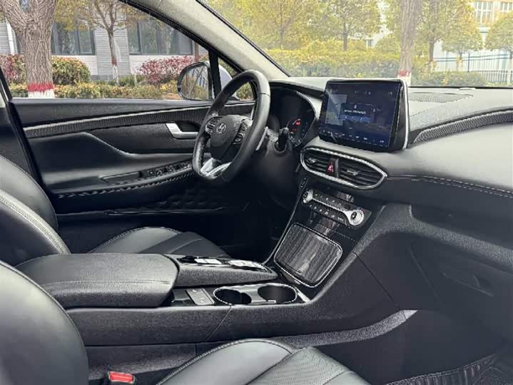 Фото 14 - Hyundai Santa Fe