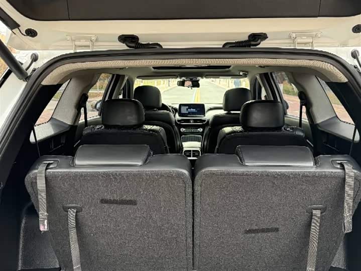 Фото 15 - Hyundai Santa Fe