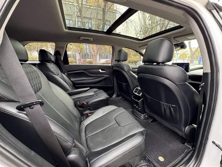 Фото 16 - Hyundai Santa Fe