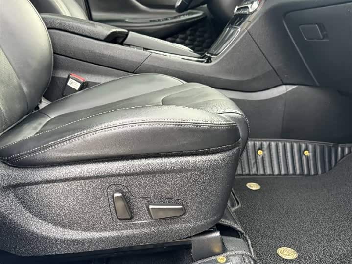 Фото 17 - Hyundai Santa Fe