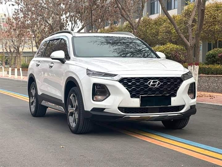 Фото 3 - Hyundai Santa Fe