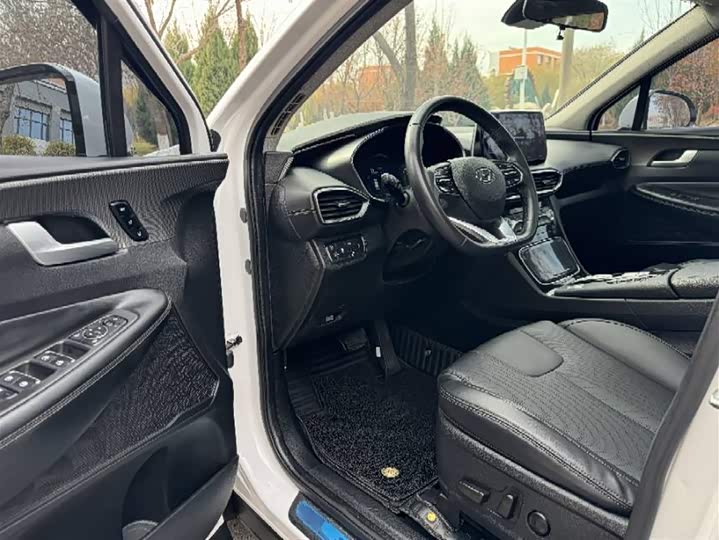 Фото 7 - Hyundai Santa Fe