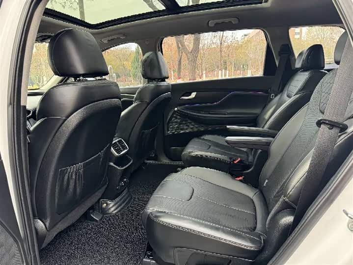 Фото 8 - Hyundai Santa Fe