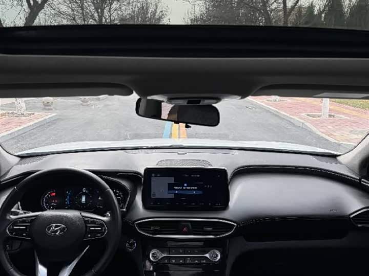 Фото 9 - Hyundai Santa Fe