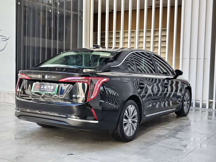 Фото 11 - Hongqi E-QM5