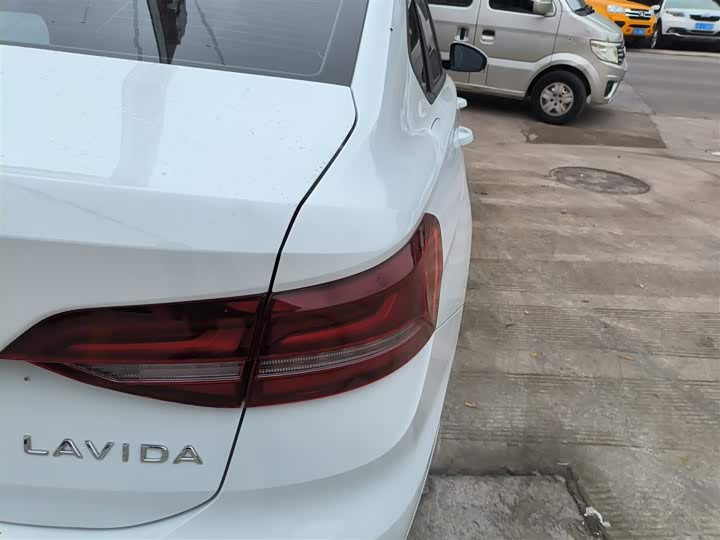 Фото 8 - Volkswagen Lavida