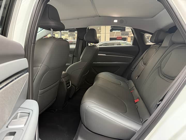 Фото 10 - XPeng Mona M03