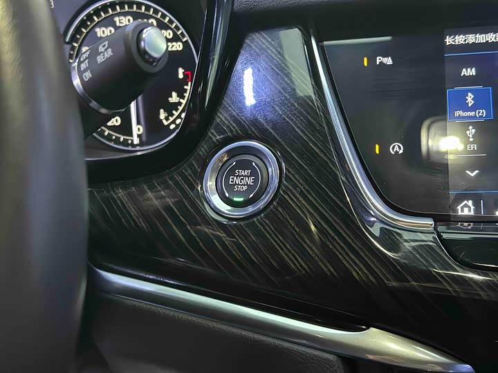 Фото 11 - Cadillac XT6