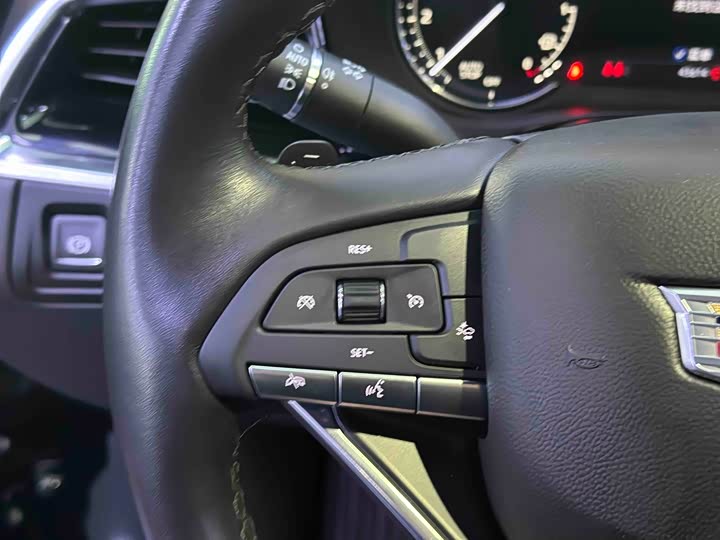 Фото 14 - Cadillac XT6