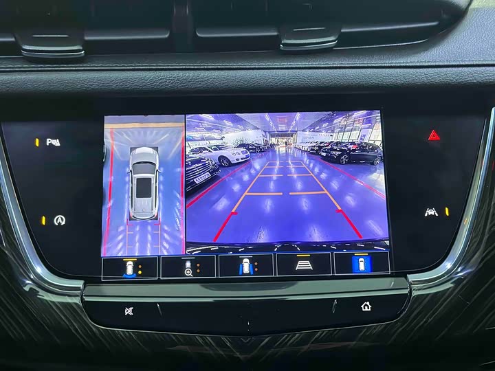 Фото 15 - Cadillac XT6