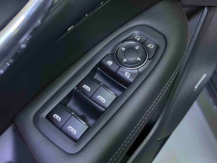 Фото 16 - Cadillac XT6