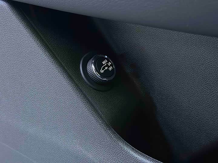 Фото 19 - Cadillac XT6