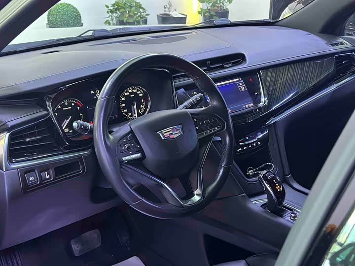 Фото 6 - Cadillac XT6