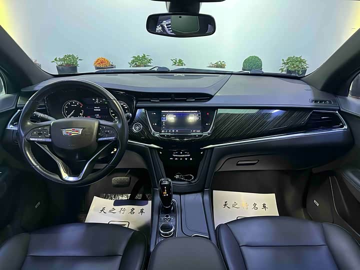 Фото 8 - Cadillac XT6