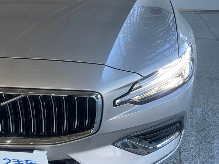 Фото 20 - Volvo S60