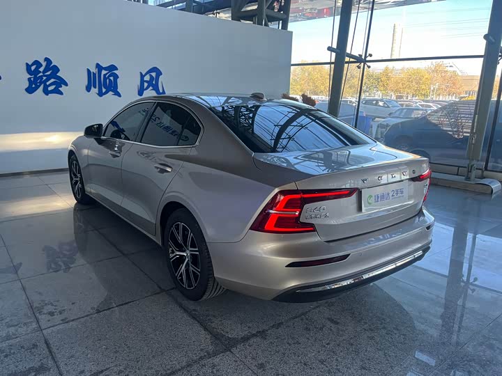 Фото 6 - Volvo S60