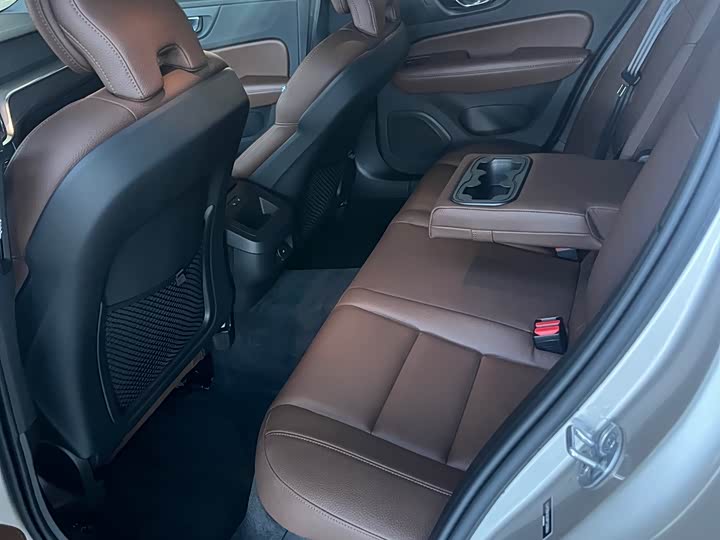 Фото 8 - Volvo S60