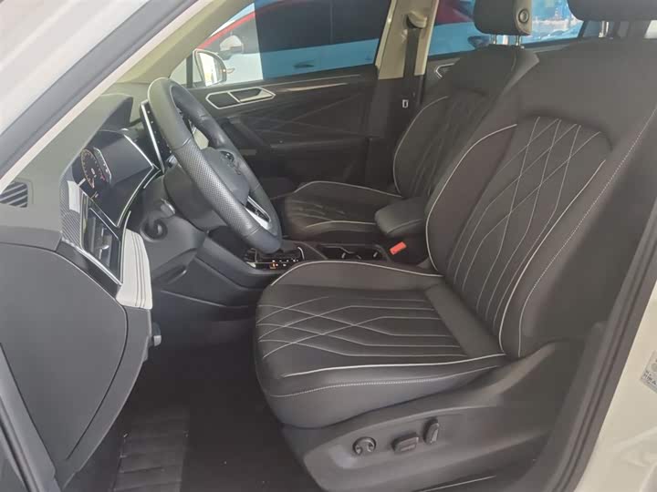 Фото 15 - Volkswagen Tiguan L Pro