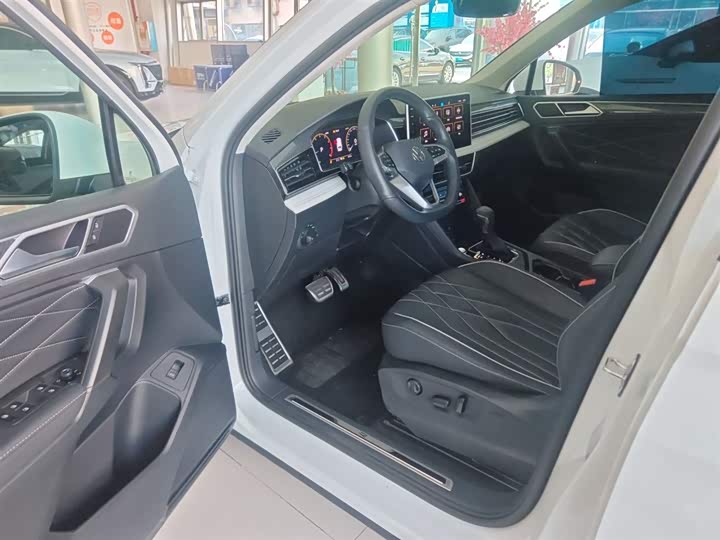 Фото 16 - Volkswagen Tiguan L Pro