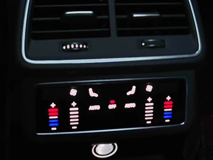 Фото 12 - Audi A6L