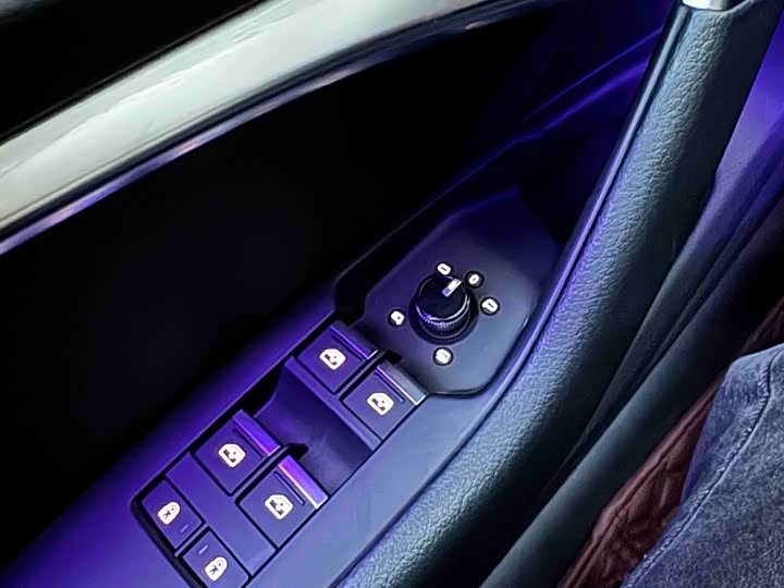 Фото 19 - Audi A6L