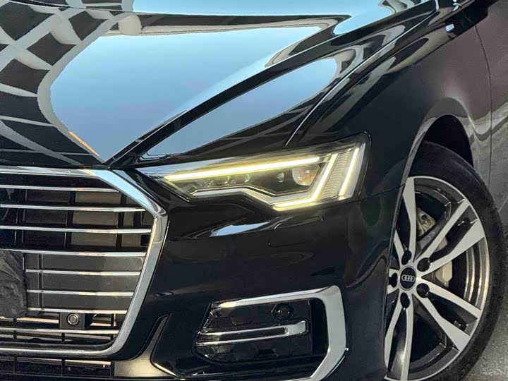 Фото 2 - Audi A6L