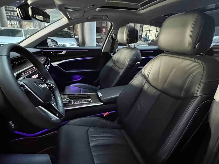 Фото 8 - Audi A6L