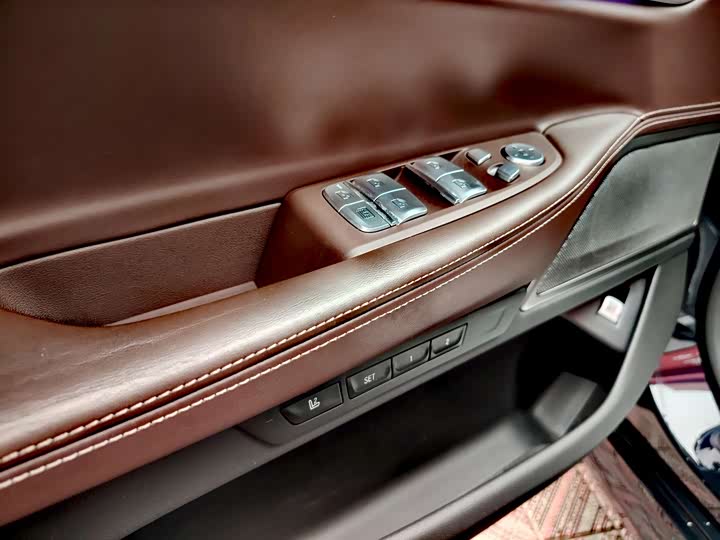 Фото 10 - BMW 7 Series