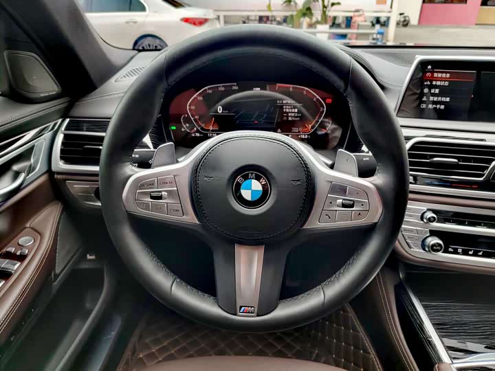 Фото 11 - BMW 7 Series