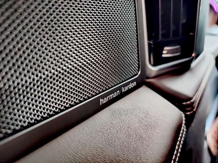 Фото 12 - BMW 7 Series