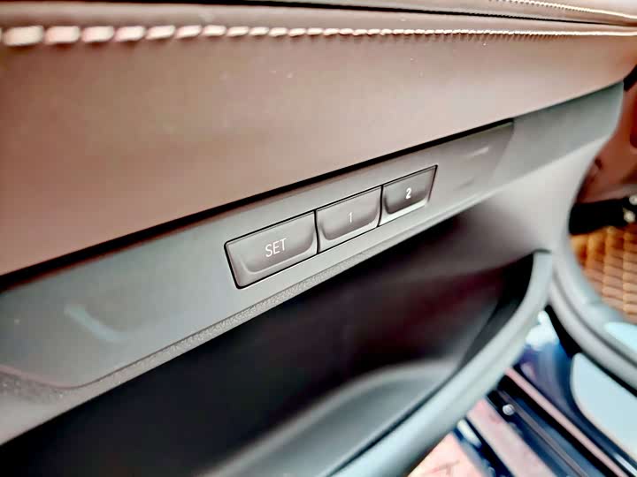 Фото 13 - BMW 7 Series