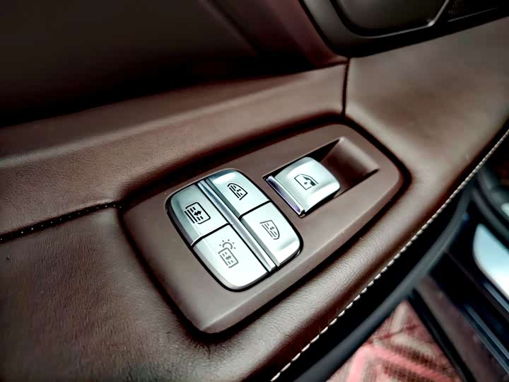 Фото 14 - BMW 7 Series