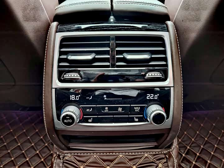 Фото 16 - BMW 7 Series