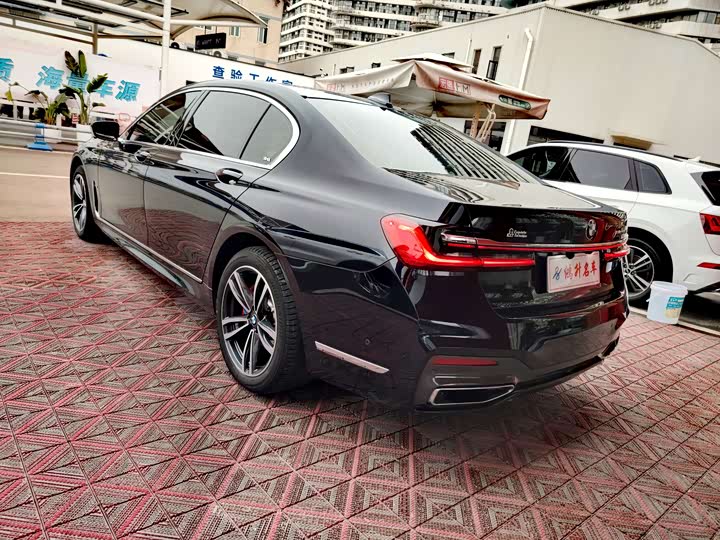 Фото 22 - BMW 7 Series